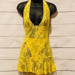 VICTORIA’S SECRET Yellow Lace Nightie w/Thong
